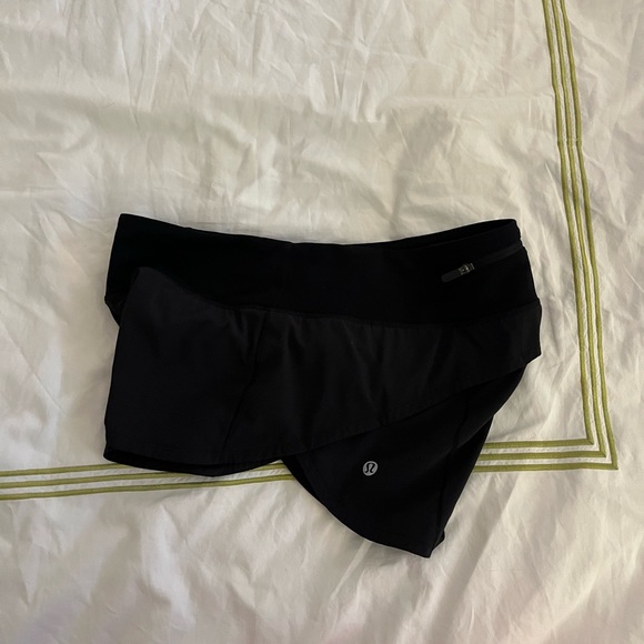 Women’s Size 4 Black Lu Lu Lemon Speed Ups. “Reg” - Picture 3 of 5